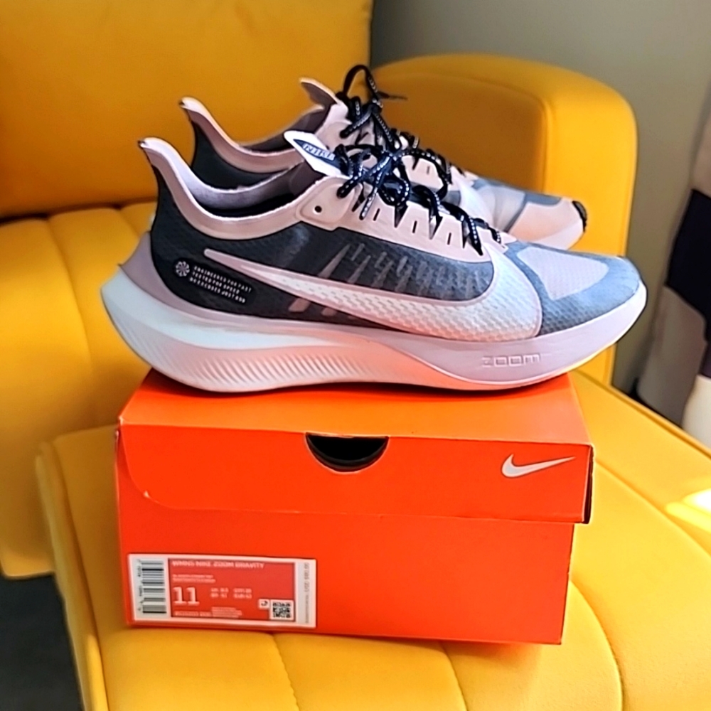 NIKE Zoom Sneakers